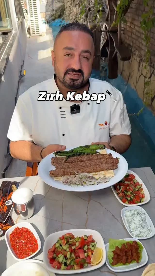 Zırh kebap tabağı, közlenmiş biberle