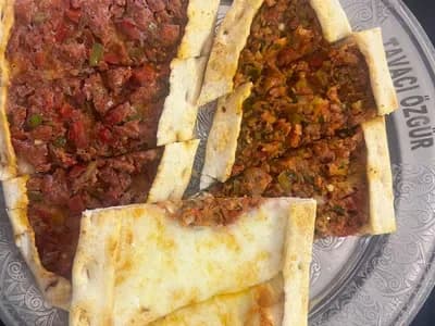Karışık Pide — Tavacı Özgür menüsünden